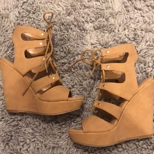 Adorable tie wedges